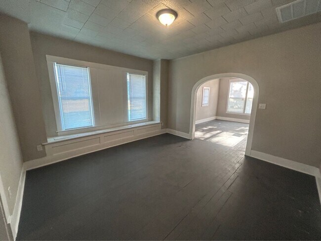 Building Photo - 1925 11th St