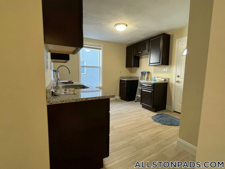 Building Photo - 34 Pratt St