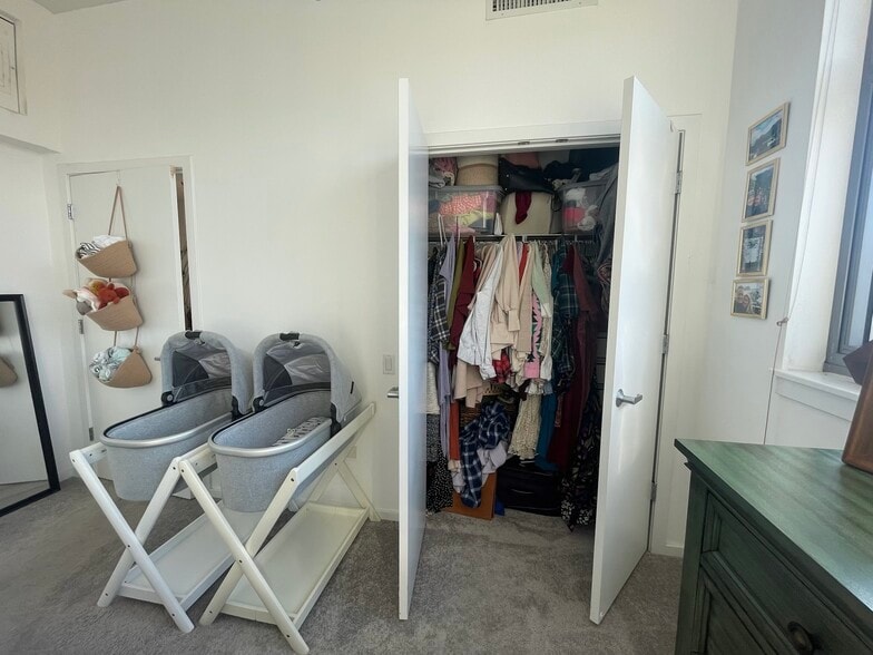 Closet #1 - 1000 W Leland Ave