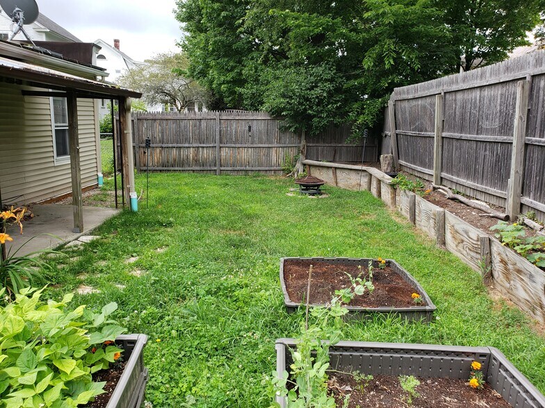 Private Yard! - 47 Mansion St