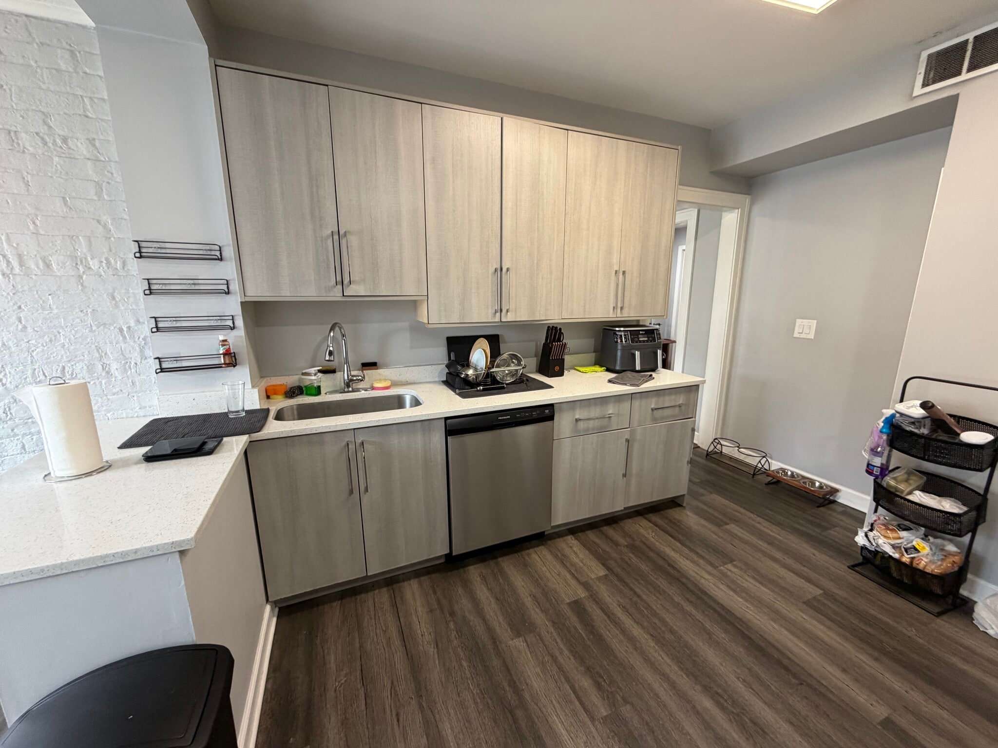 Building Photo - 3219 W Balmoral Ave