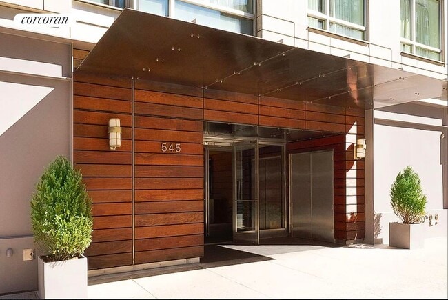 Building Photo - 545 W 110th St
