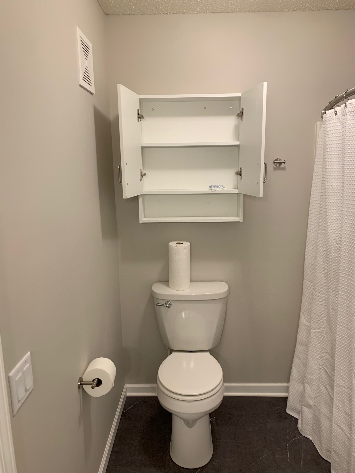 Building Photo - 1321 Lake Dr W