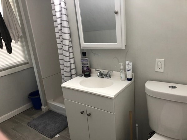 Building Photo - 1122 Adams St