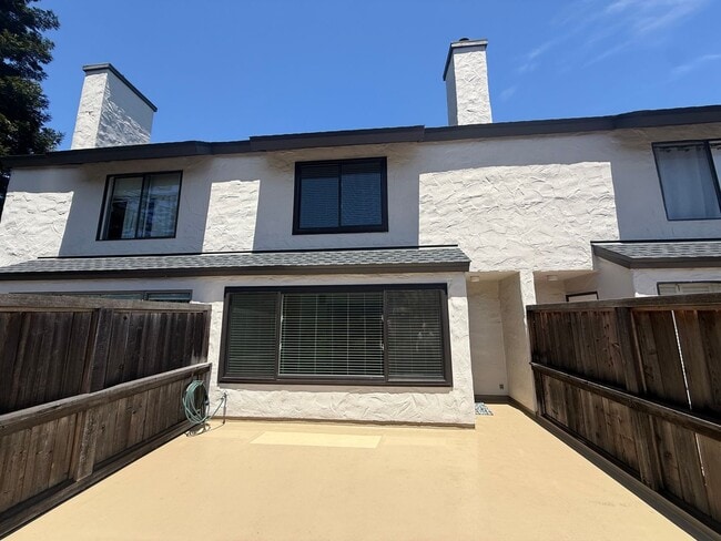 Building Photo - TWO BEDROOM PLUS LOFT, ONE AND HALF BATH T...
