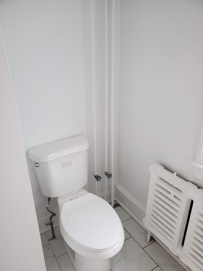 Building Photo - 2213 Mt Carmel Ave