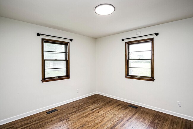 Building Photo - Beautiful 3-Bed, 2-Bath Home in West Omaha!