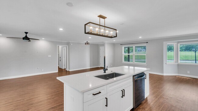 Building Photo - Prime Location! Fully Remodeled Home in th...