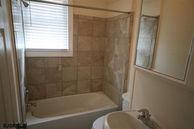 Building Photo - 3818 Ventnor Ave