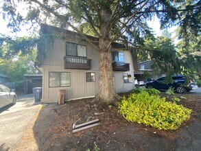Building Photo - South Hill Triplex-Nestled away in private...