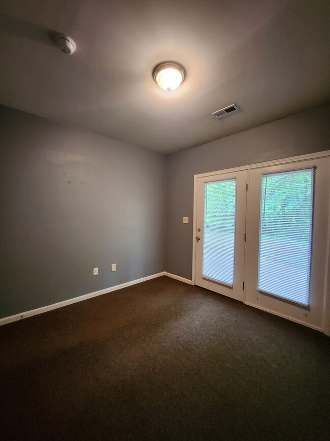 Building Photo - Cute duplex in Belmont-