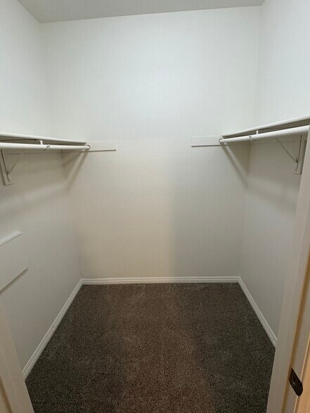 Building Photo - 24909 Madison Ave