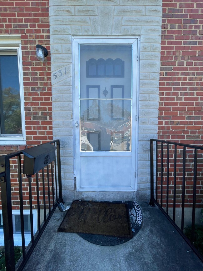 Building Photo - Lucia