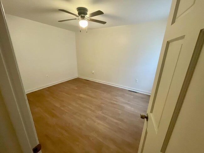 Building Photo - 275 Wineson Dr