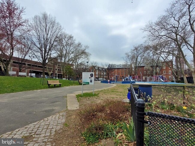 Building Photo - 1106 Lombard St