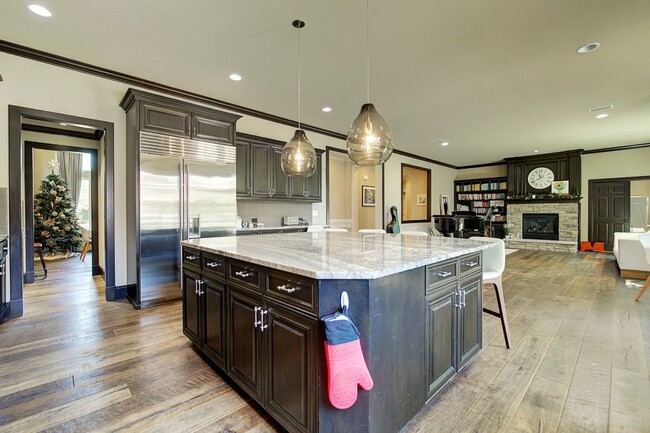 Building Photo - 5Bd/4.5Ba Sammamish Home
