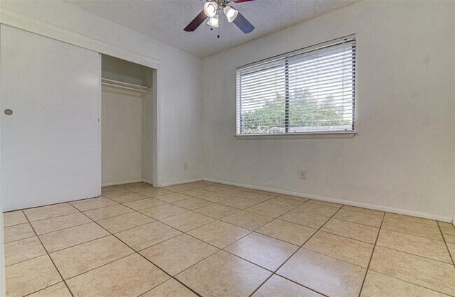 Building Photo - 1203 Westcott Dr