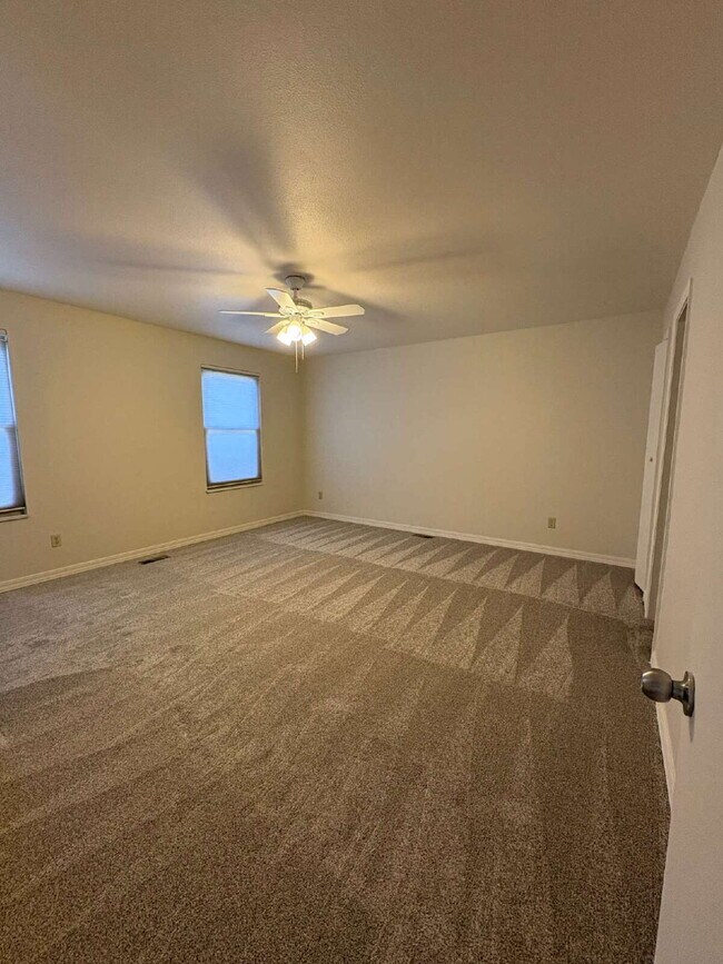 Building Photo - 5 Bedroom - Pulpit Rock