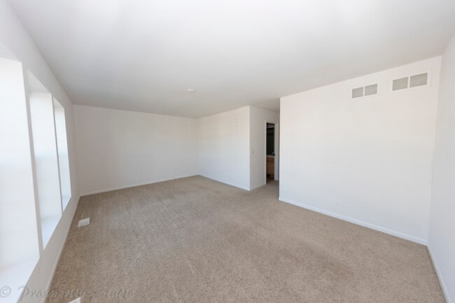 Building Photo - 636 Hawley Dr