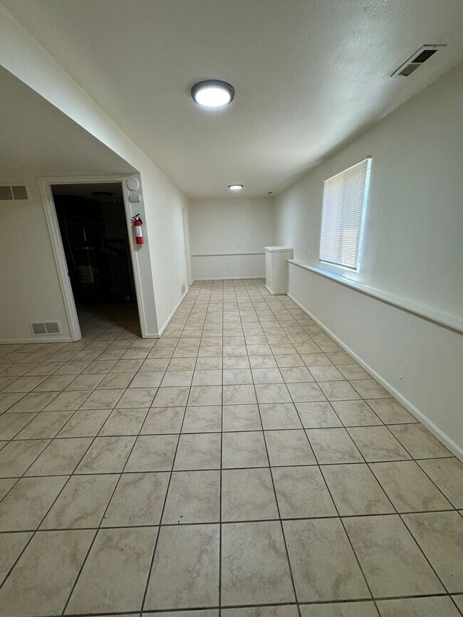 Building Photo - RB3513