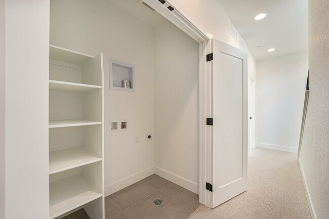 Building Photo - 2663 Nicholas Wy