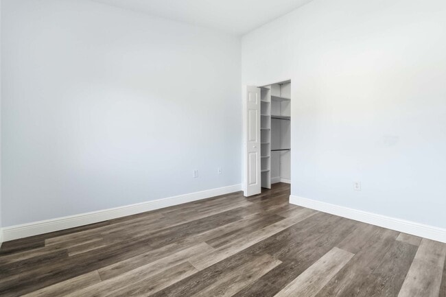 Building Photo - Beautiful Condo