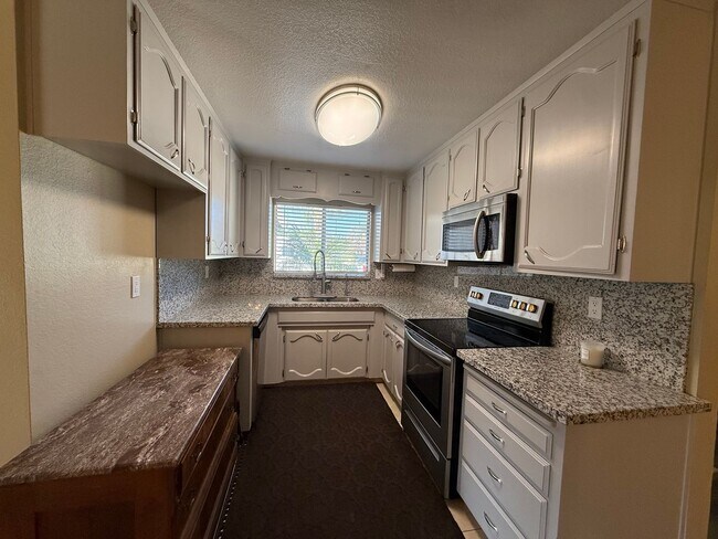 Building Photo - 1460 Berry Dr