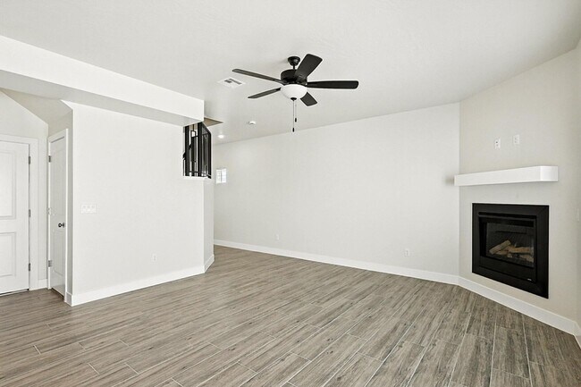 Building Photo - Brand New Home!