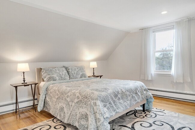 Building Photo - 24 Ledgelawn Ave