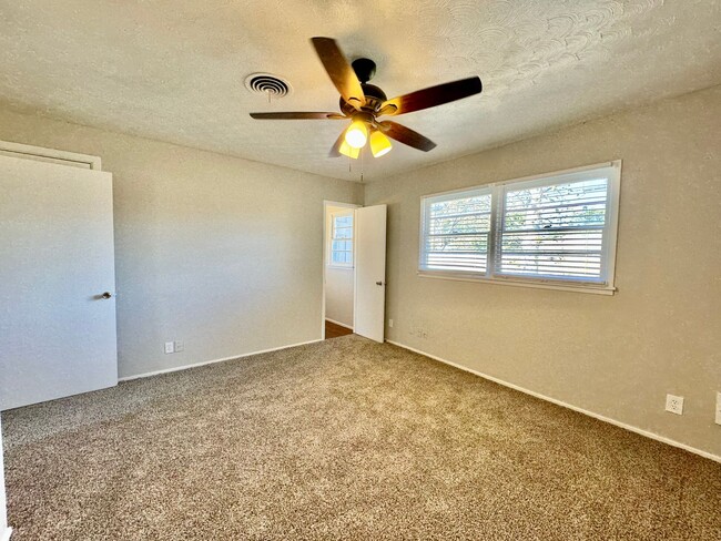 Building Photo - Beautiful Home right next to Hobby Lobby and Remington Park! Self Showing