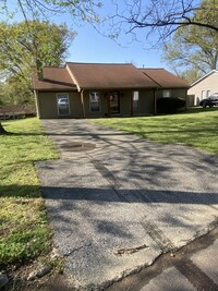 Building Photo - 8647 Greenview Pl