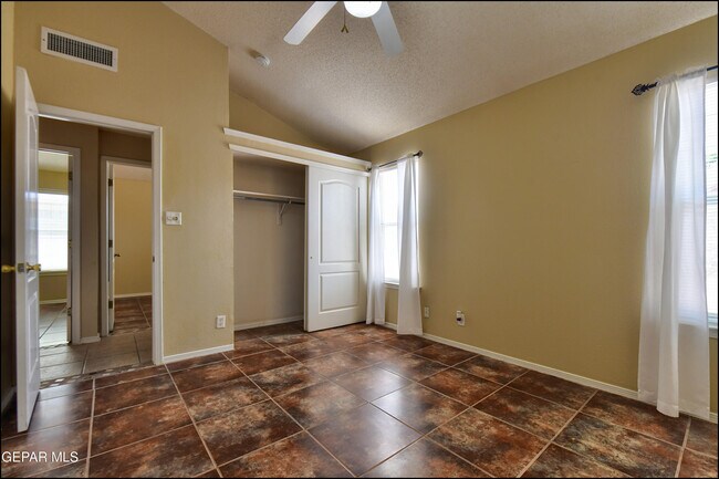 Building Photo - 683 Teichelkamp Dr