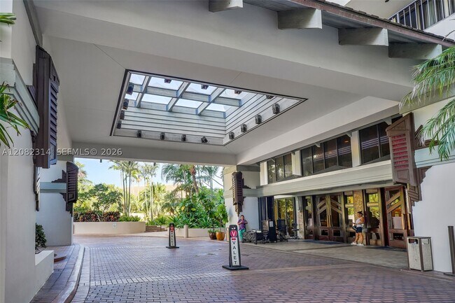 Building Photo - 520 Brickell Key Dr