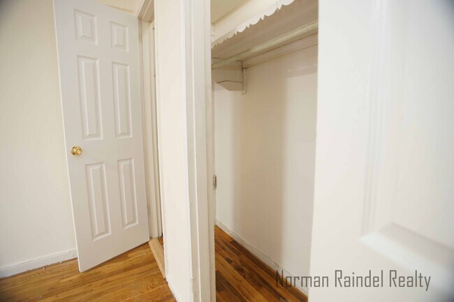 Building Photo - 1745 E 12th St