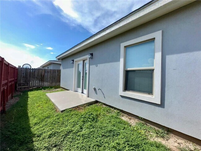 Building Photo - 208 W Rutherford Ave