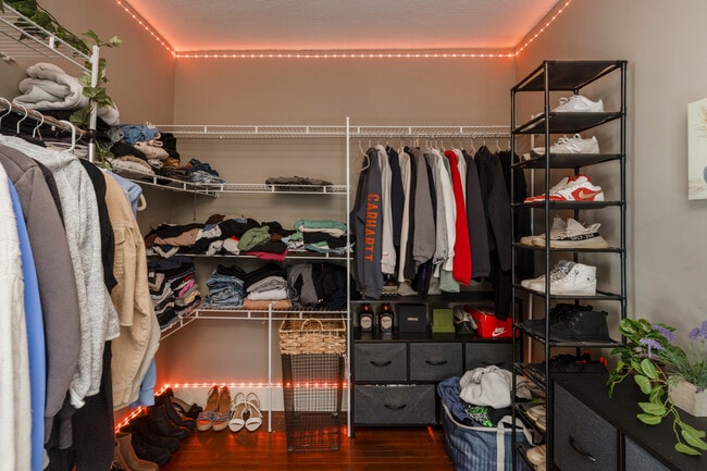 Building Photo - 357 W Clinton St