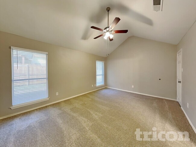 Building Photo - 352 N Beltwoods Dr