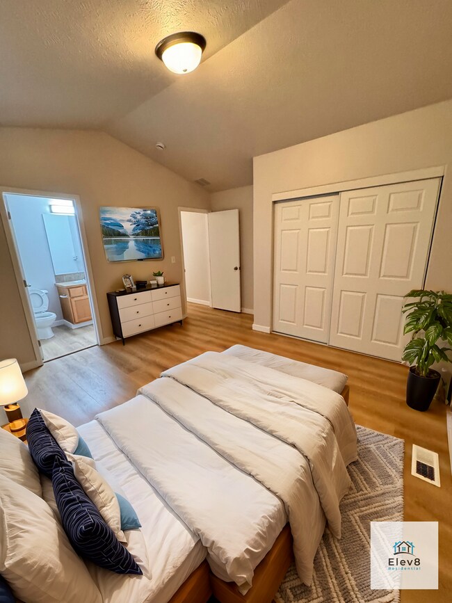 Building Photo - Modern Duplex Living in South Hill – Welco...