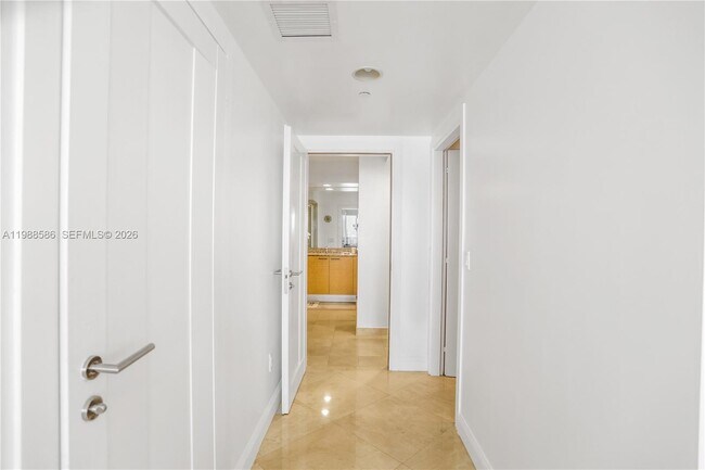 Building Photo - 1830 S Ocean Dr