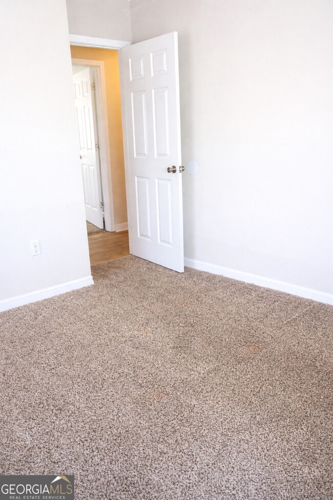 Building Photo - 1841 N Ridge Dr