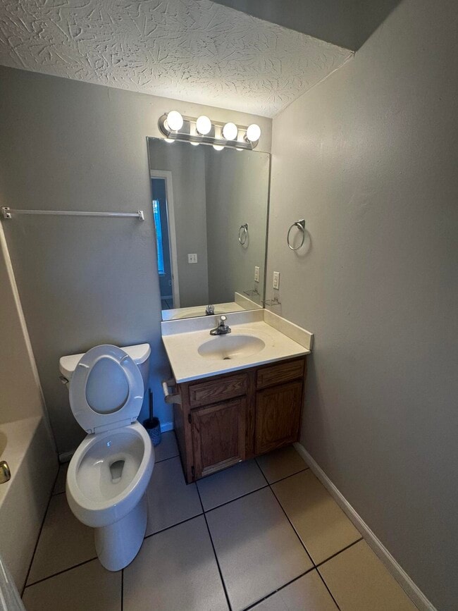 Building Photo - 230 Mousas Way