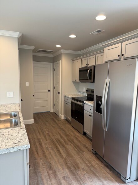 Building Photo - 2624 Parkers Mdw Ln