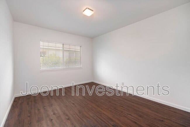 Building Photo - 818 Mayflower Ave