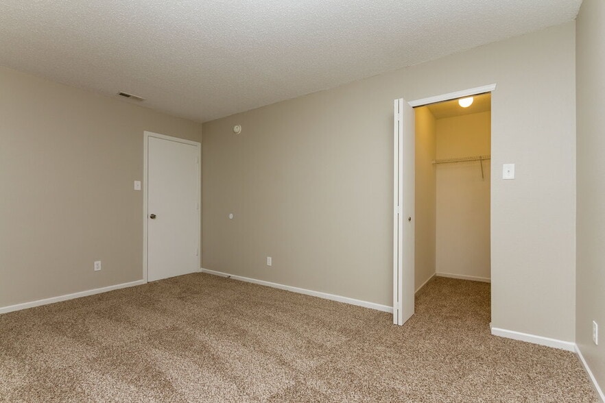 Building Photo - 924 Bentgrass Dr