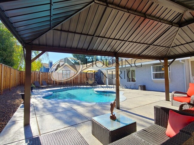 Building Photo - Executive Folsom Rental EXCELLENT Location and a POOL!