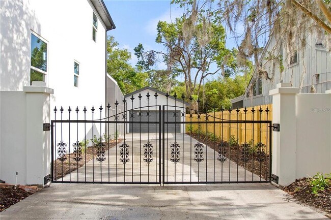 Building Photo - 1368 Hibiscus Ave