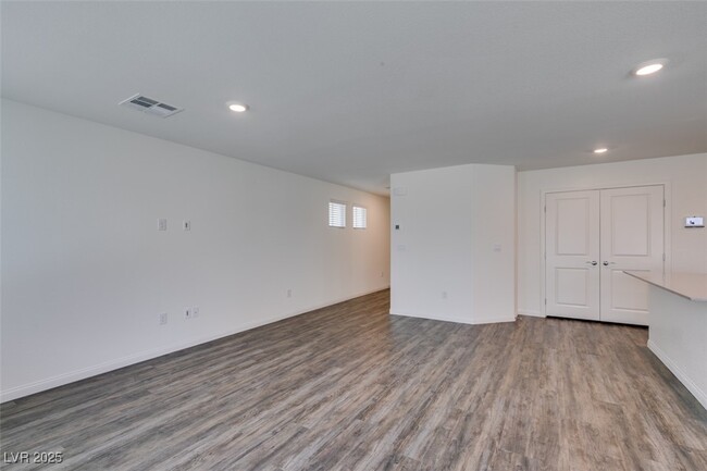 Building Photo - 2646 Snapdragon Fls Ave
