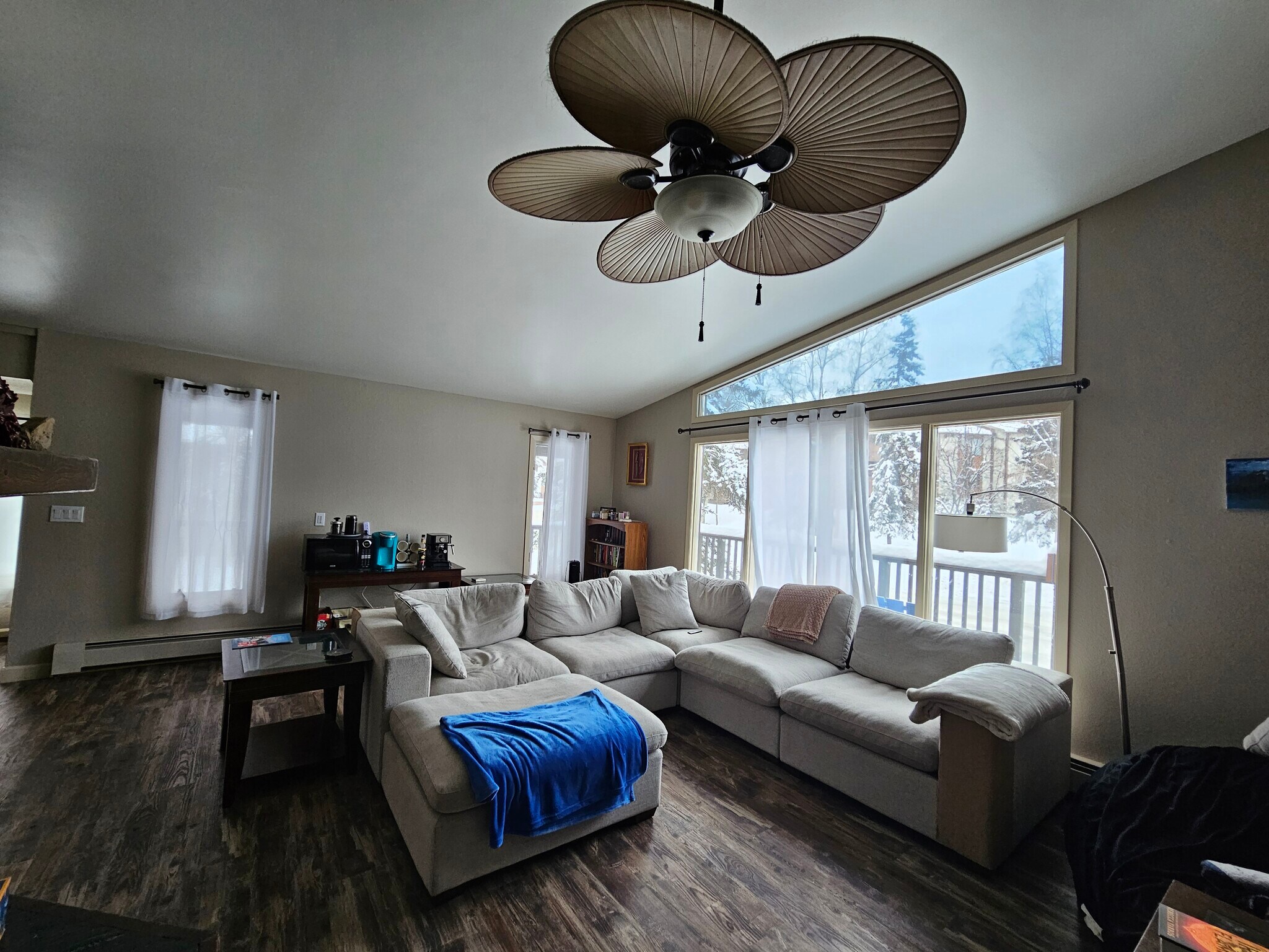 Vaulted ceilings - 7217 Foxridge Cir