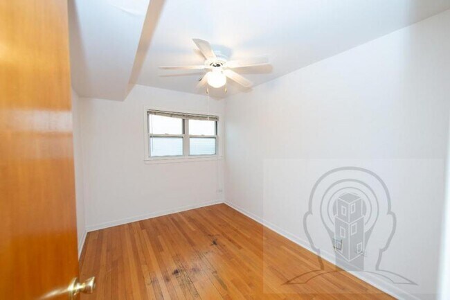Building Photo - 2 bedroom in CHICAGO IL 60641
