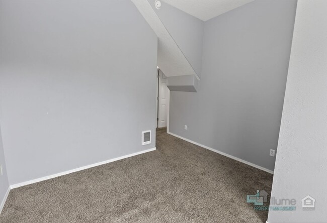 Building Photo - 1-Bed/1-Bath Cozy Living in the Heart of Sandy